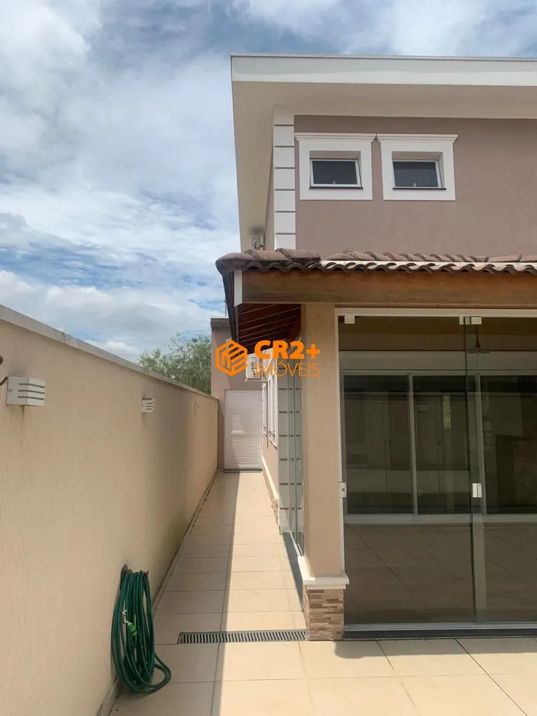 Imagem Vendo casa sobrado 223 m2, 04 quartos, 04 suítes, 04 vagas de garagem em Taubaté