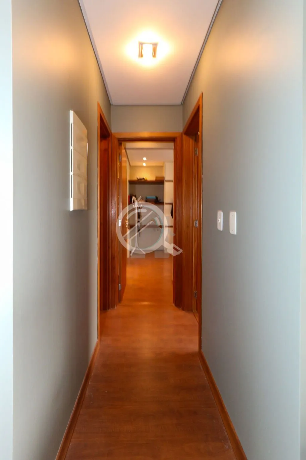 Imagem Apartamento com 67m2 privativos mobiliado e equipado com eletrodomésticos e split. Imóvel bem vent...