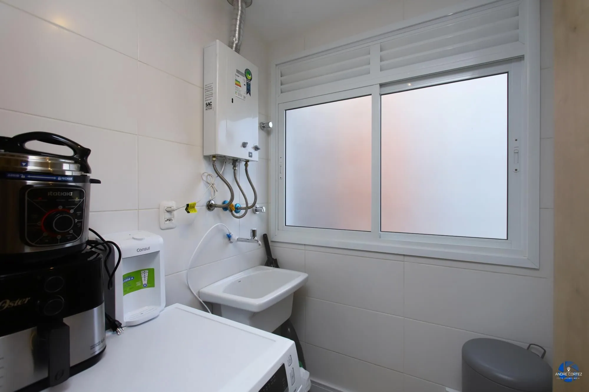 Imagem Apartamento 1 dormitório, 54 metros privativos semi mobiliado, elevadores