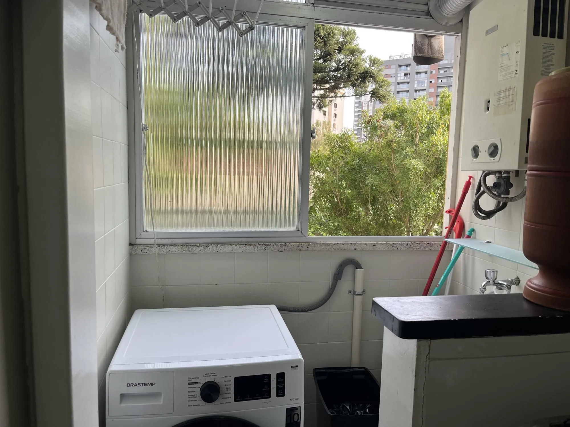 Imagem Apartamento com 02 quartos no Bairro Passo da Areia, Porto Alegre