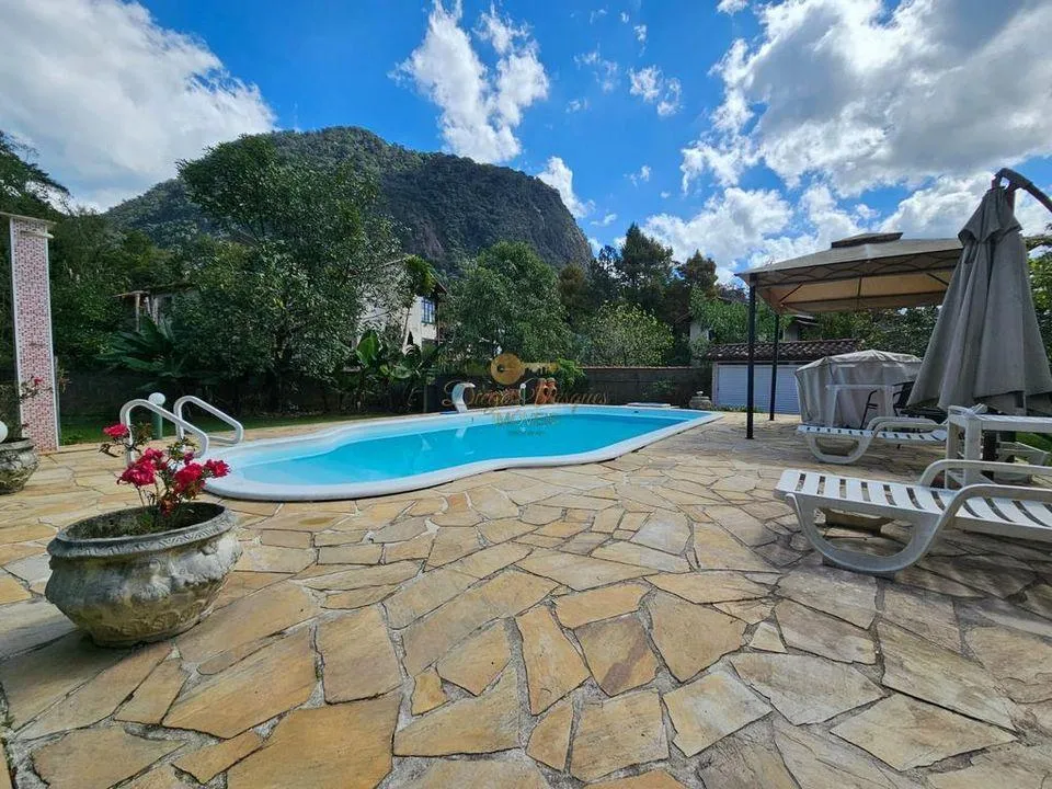 Imagem Casa em Condomínio para Venda em Teresópolis / RJ no bairro Comary