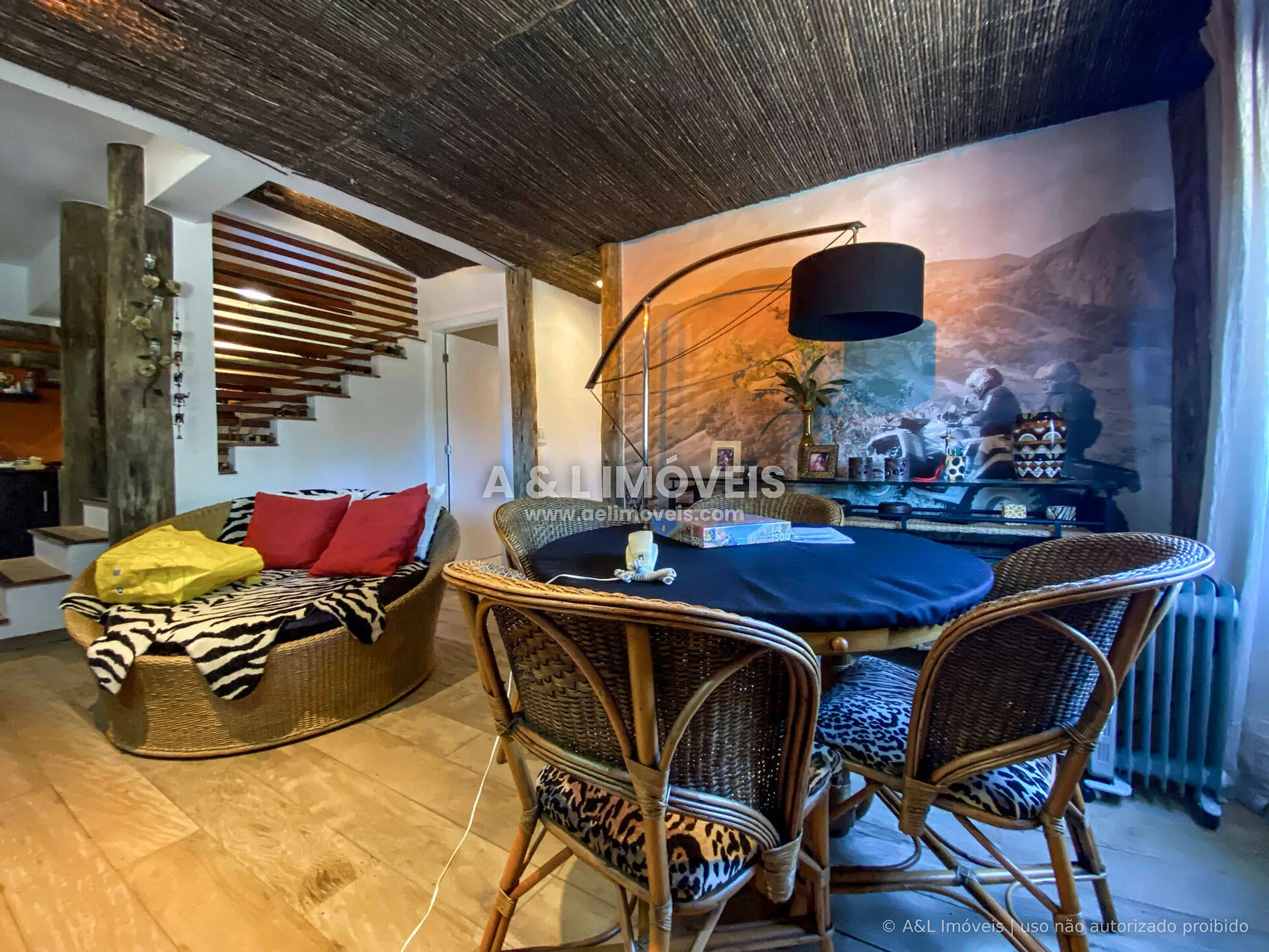 Imagem Cobertura Triplex Capivari | 230 m², 4 Suítes, Spa e Sauna Privativa