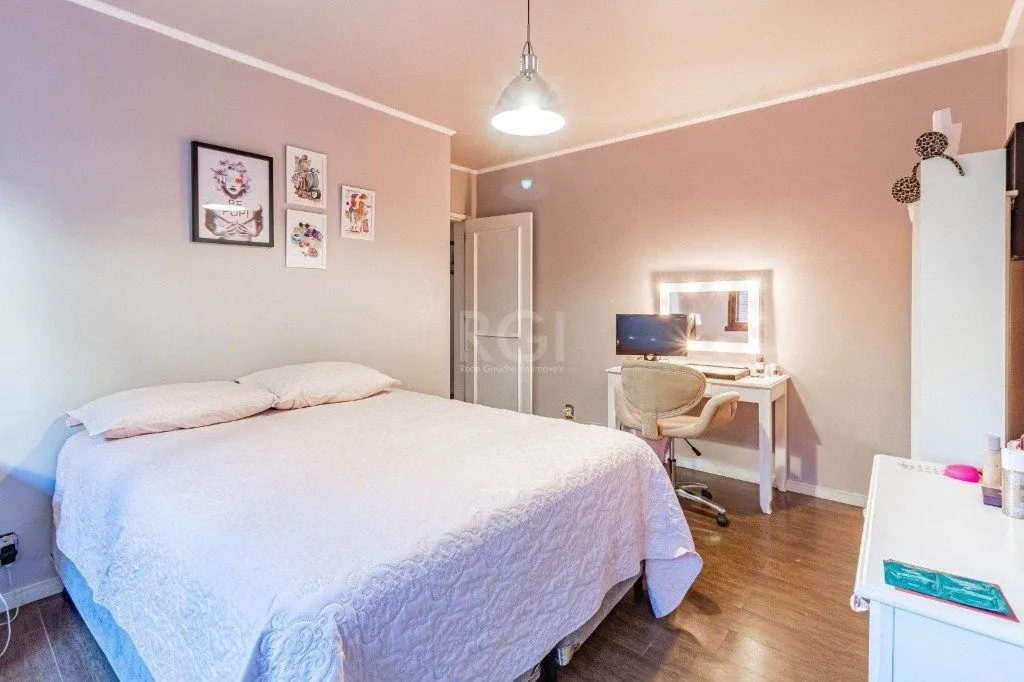 Imagem Casa de 3 dormitórios e 4 vagas de garagem no bairro Jardim Itu