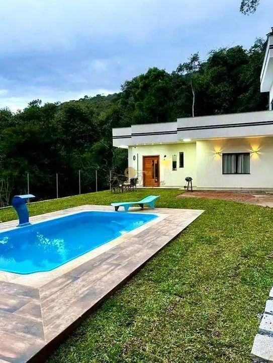 Imagem Casa para Venda em Teresópolis / RJ no bairro Albuquerque