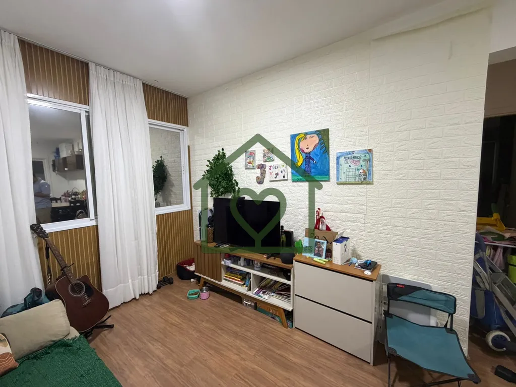 Imagem Oportunidade!!
Apartamento 2 dormitórios, semimobiliado, com vaga, elevador e infra. Piso laminado,...