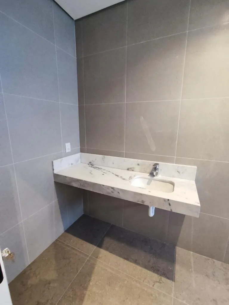Imagem Ampla residência de 340m² localizada no Alphaville Nova Esplanada 1.