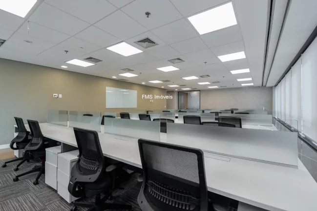 Imagem Conjunto Comercial mobiliado na Vila Olímpia - Locação! Espaço de 260m² e 6 vagas de garagem em São Paulo-SP.