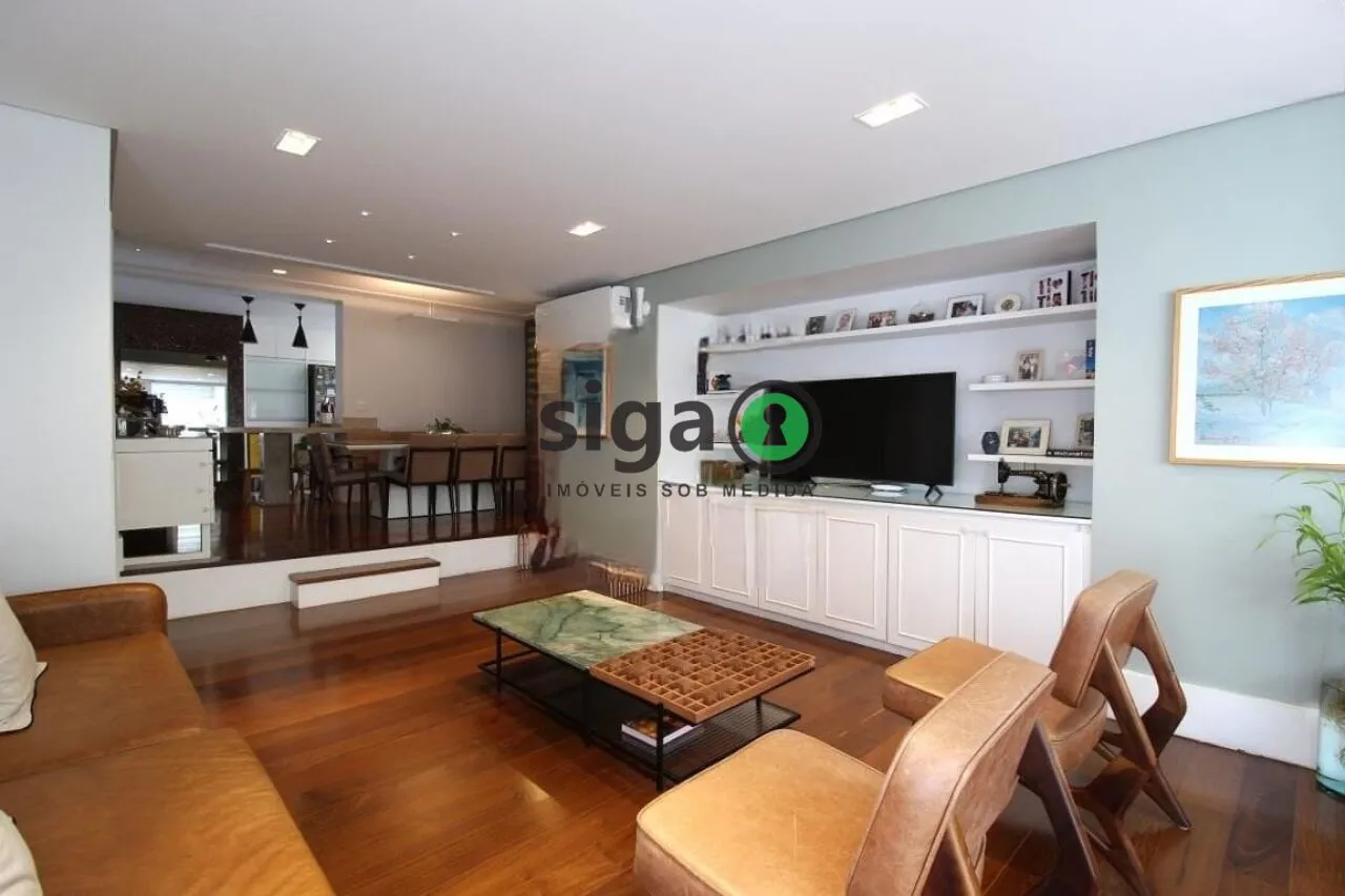 Foto do imóvel Apartamento sofisticado em Moema com reforma impecável e 2 vagas fixas.