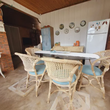 Imagem Casa à Venda em Itapoá - 3 Quartos, 100m da Praia, Oportunidade Imperdível!
