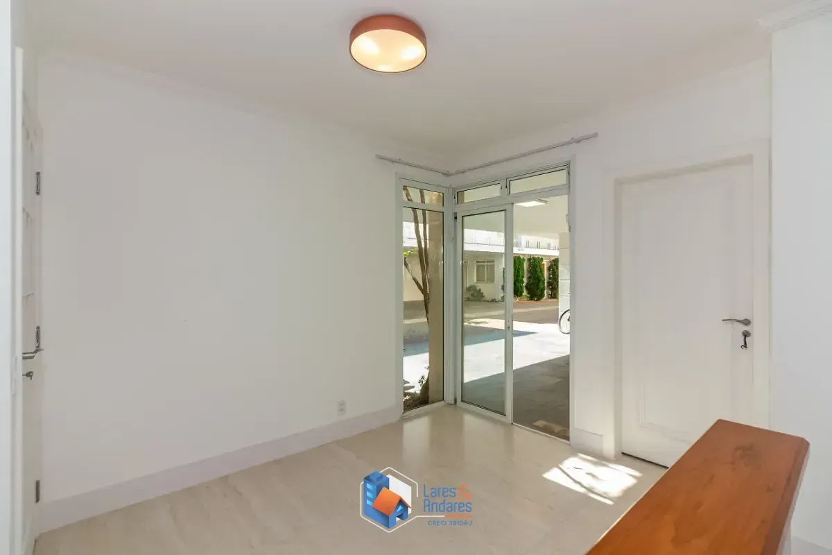 Imagem Casa no condomínio Condomínio Stephanie para venda com 4 quartos, sendo 2 suítes, 315m²