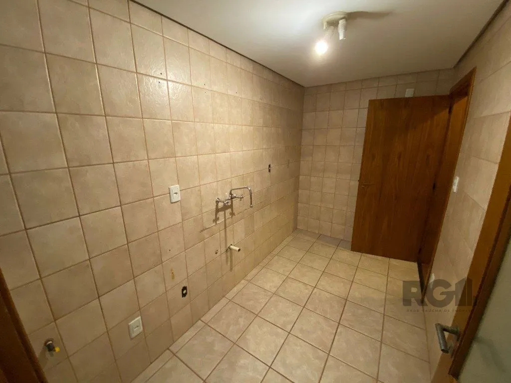 Imagem Amplo apartamento de 2 dormitórios no Petrópolis