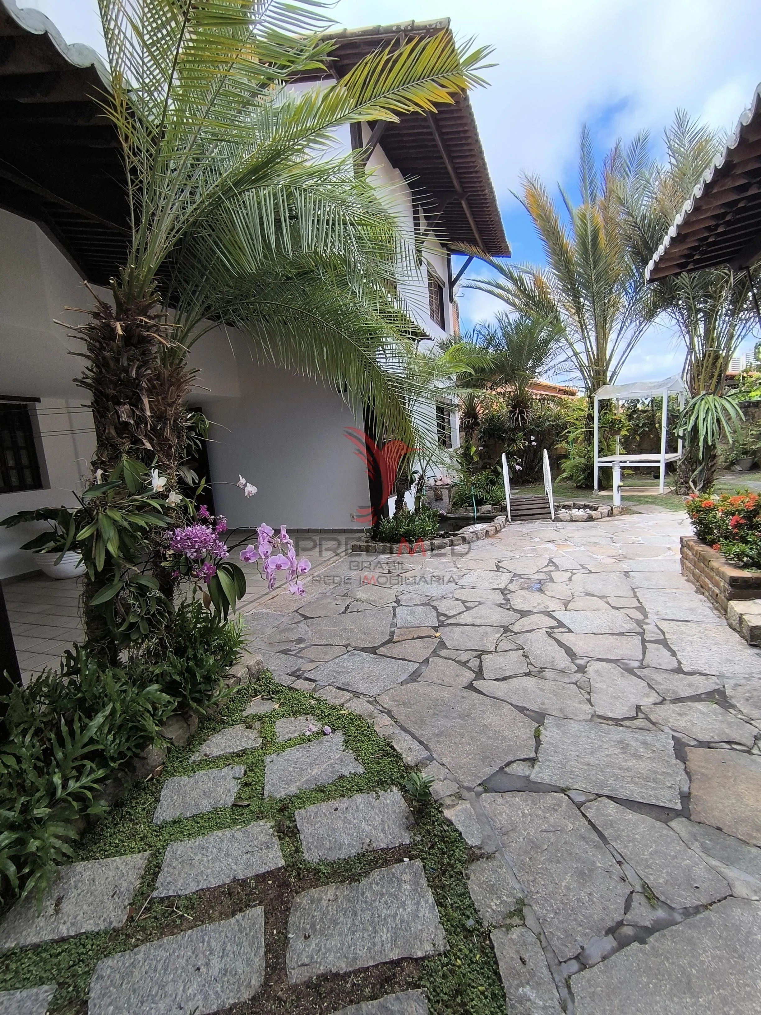 Imagem Linda casa com Jardim, 4 quartos , sendo 3 Suites , 4 Vagas, no Bairro Capim Macio, Natal