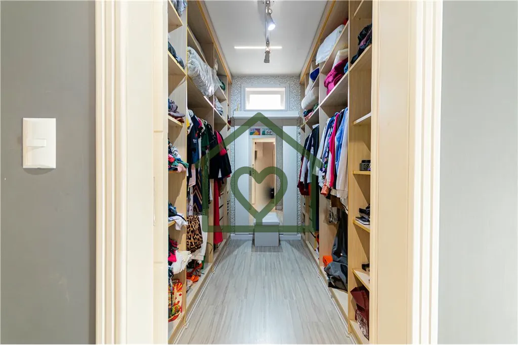 Imagem Excelente Casa em Condomínio fechado no Ecoville, composta de 2 pisos, com opção do terceiro. Pri...
