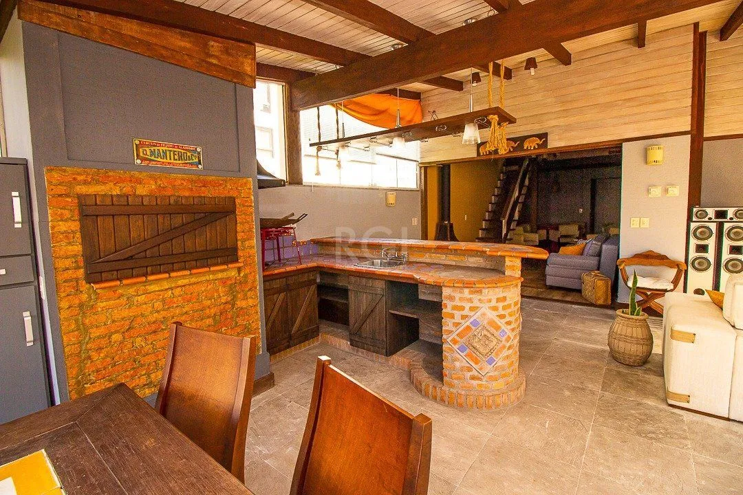 Imagem Cobertura para Venda - 116.36m², 2 dormitórios, sendo 1 suites, 1 vaga - Petrópolis