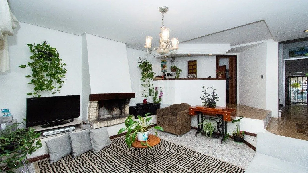 Imagem Casa para Venda - 238m², 3 dormitórios, sendo 1 suites, 3 vagas - Camaquã