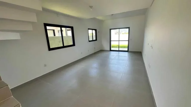 Imagem Casa com 3 dormitórios sendo 1 suíte e 1 vaga de garagem - Campeche, Florianópolis/SC