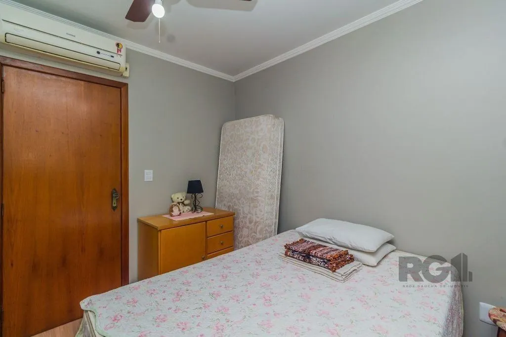 Imagem Casa de 4 dormitórios no bairro Sarandi