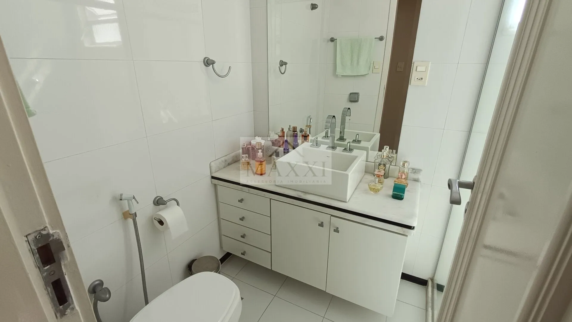 Imagem Edifício Tour Fontainebleau - Oportunidade Única: Apartamento à Venda no Bairro Tijuca, Rio de Janeiro-RJ