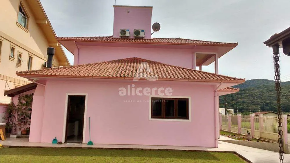Imagem Casa à venda com 3 quartos, 1 suíte, com 144,98m² em Santo Amaro da Imperatriz - Palhoça/SC