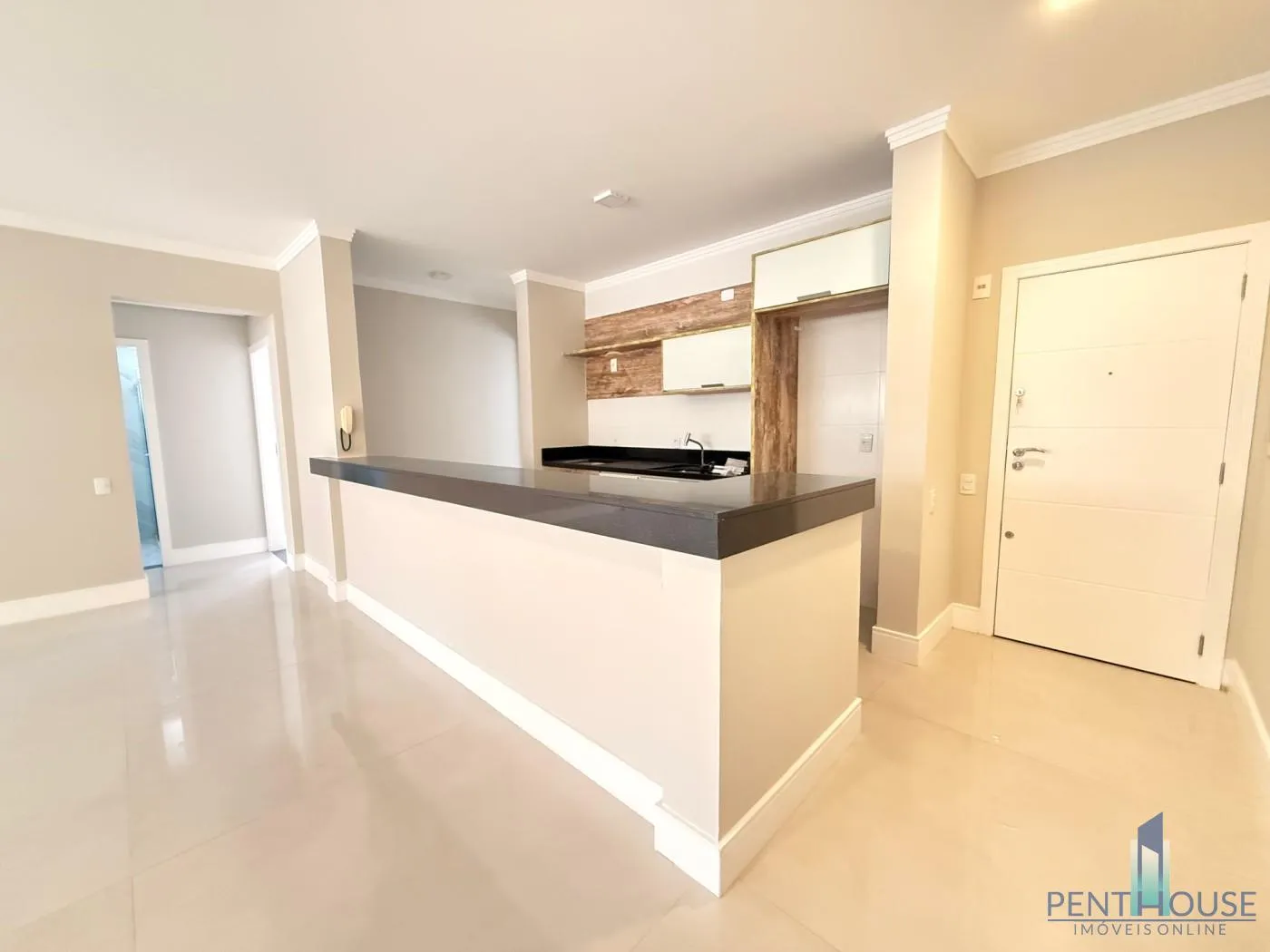 Foto do imóvel Apartamento Zona Central para Venda em Balneário Camboriú, BARRA SUL, 3 dormitórios, 1 suíte, 3 banheiros, 2 vagas em Av. Brasil, 3552 - BARRA SUL, Balneário Camboriú - SC