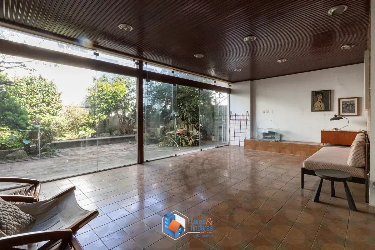 Imagem Sobrado para venda em Moema com 5 quartos, sendo 1 suíte, 209m²