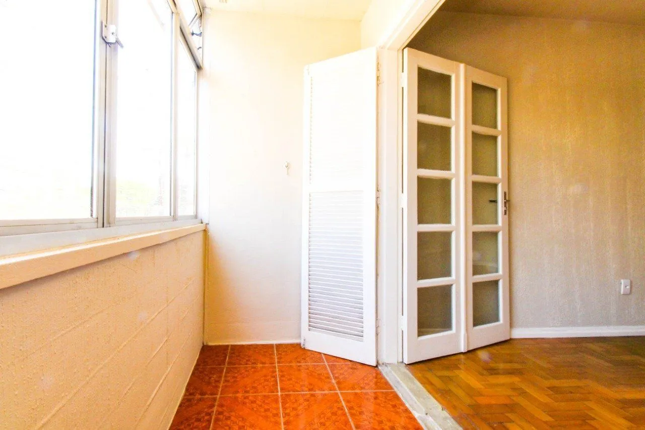 Imagem Apartamento para Venda - 73.01m², 2 dormitórios, 1 vaga - Menino Deus