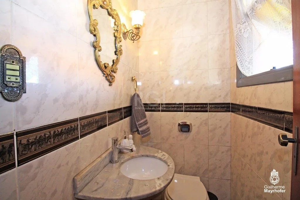 Imagem Casa para Venda - 225.36m², 3 dormitórios, sendo 1 suites, 4 vagas - Camaquã
