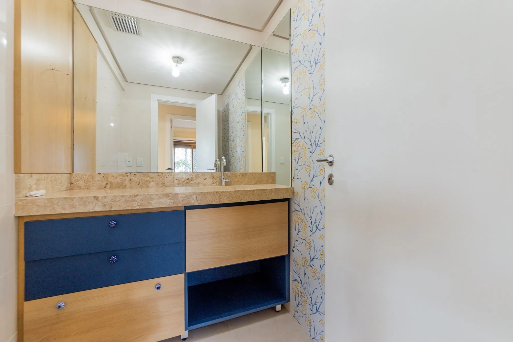Imagem Apartamento com 2 suites, lavabo e 2 vagas de garagem no Bairro Rio Branco