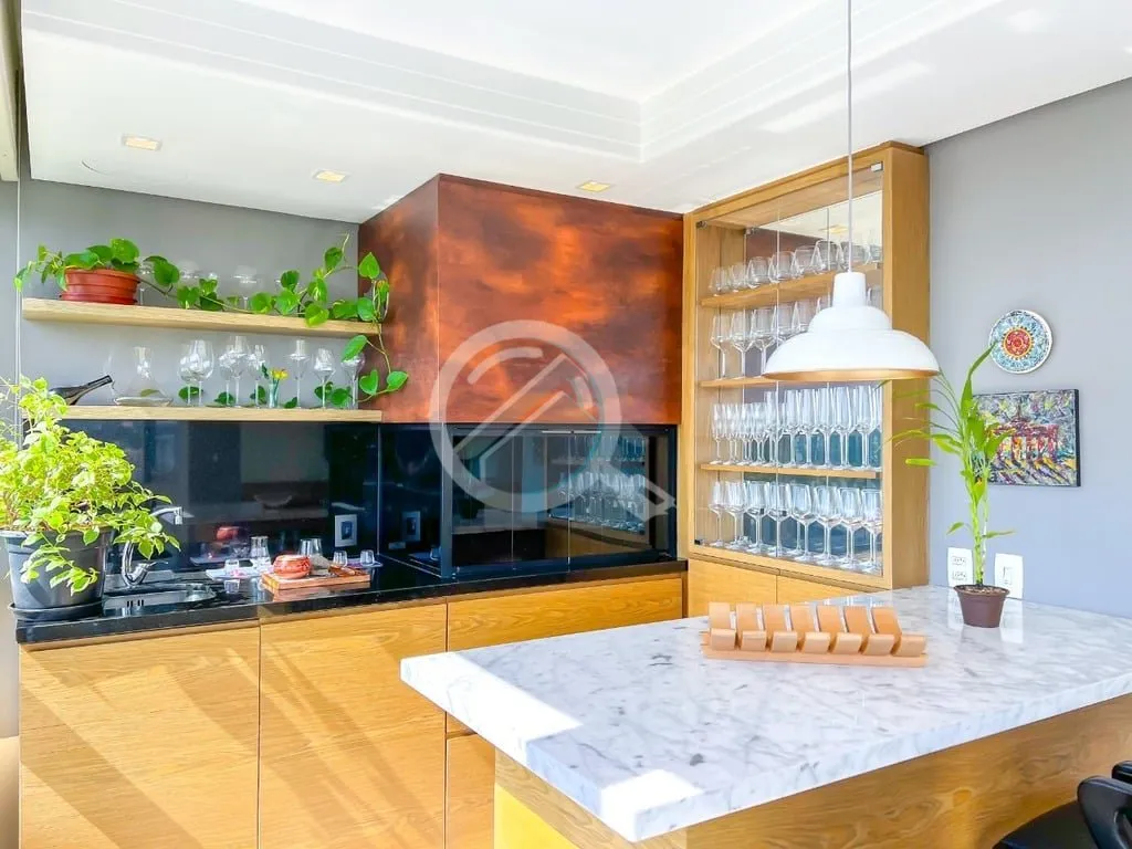 Imagem Apartamento semi mobiliado parte alta do bairro com vista! São 3 suítes todas com piso aquecidos (...