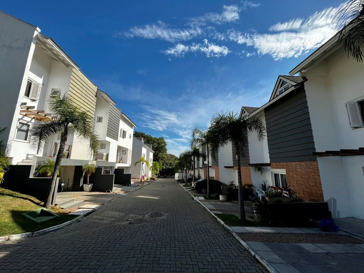 Imagem Casa 3 quartos, suíte, 2 vagas, piscina, 240m² - Vila Nova POA/RS
