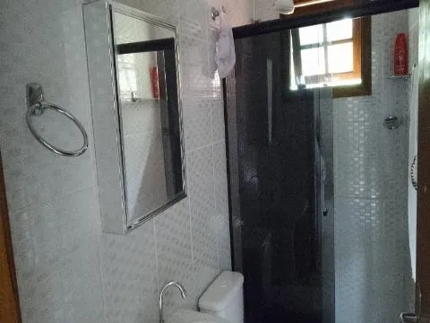 Imagem VENDA DE CASA NO COPACO, EM ARUJÁ/SP, 147m² com 3 suítes, quintal amplo, churrasqueira, sala de estar e jantar e garagem coberta. CONSULTE-NOS.