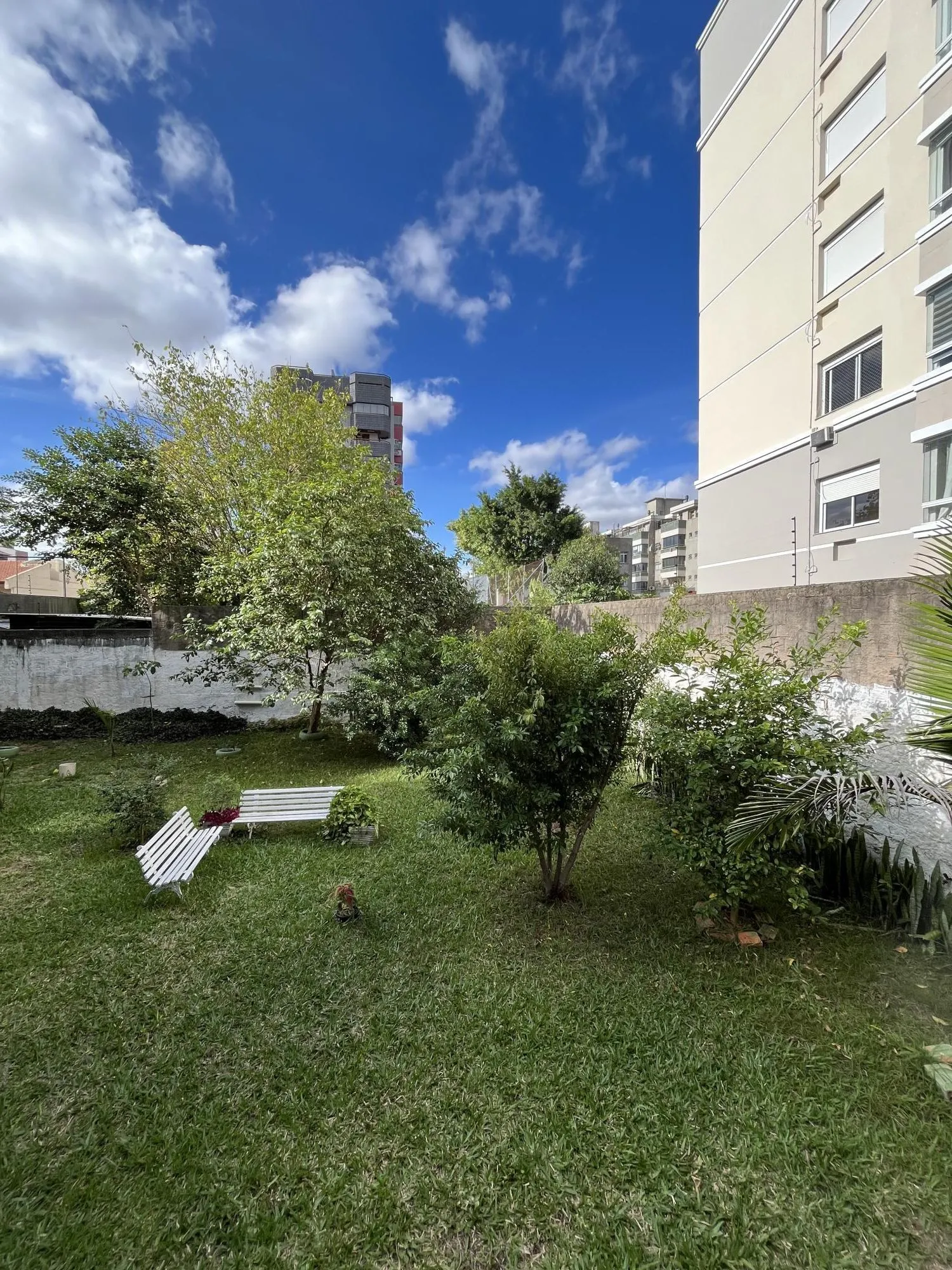 Imagem Apartamento de 3 quartos, suíte e 2 vagas de garagem no bairro Santana em POA