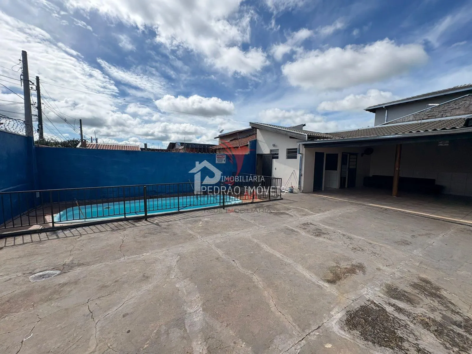 Casa de esquina no bairro Antonio Lopes. Lençóis Paulistas.. Aceita financiamento