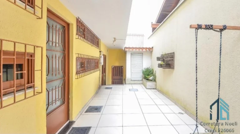 Imagem Casa com edícula a venda, 04 quartos sendo 02 suítes, no Bairro Guabirotuba em Curitiba PR