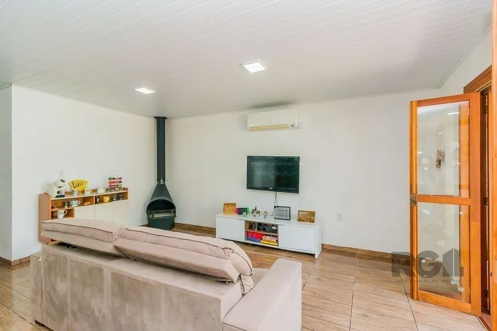 Imagem Casa de 2 dormitórios com 98m² no Bairro Lomba do Pinheiro