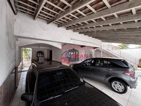 Imagem Casa com 3 dormitórios à venda no Pinheirinho