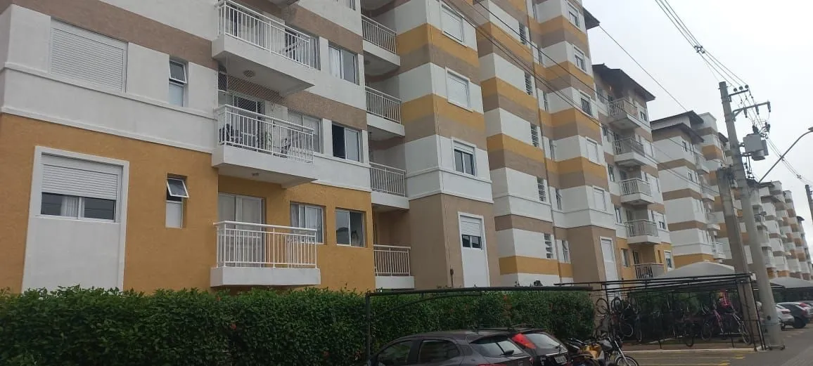 Foto do imóvel Apartamento à venda, no condomínio Reserva Anáua todo com piso porcelanato e armário na cozinha