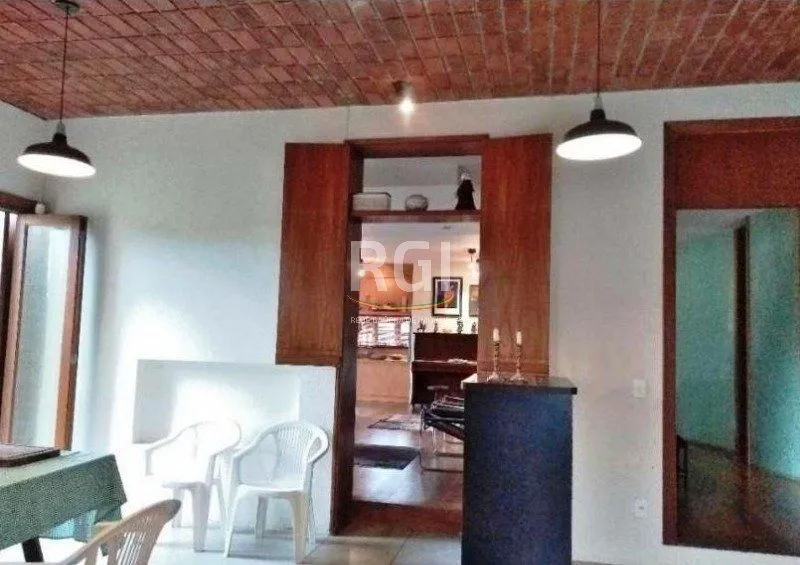 Imagem Casa para Venda - 276m², 3 dormitórios, sendo 1 suites, 5 vagas - Medianeira