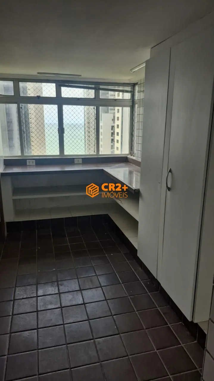 Imagem Vendo/Alugo Cobertura Triplex 382m² com 5 Quartos sendo 2 Suítes, NA JEQUITINHON