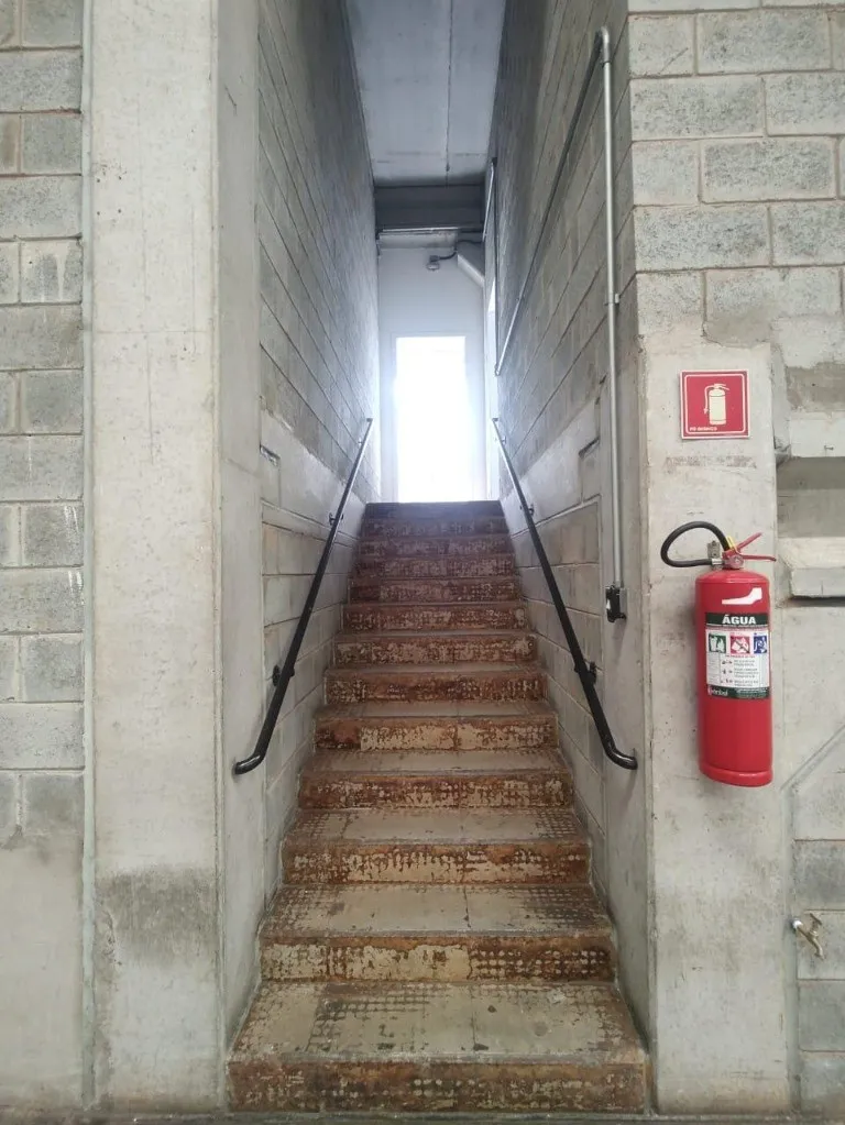 Imagem Galpão Comercial para Locação em Diadema-SP, Bairro Piraporinha: 1.025m², 7 Banheiros - Oportunidade Imperdível!