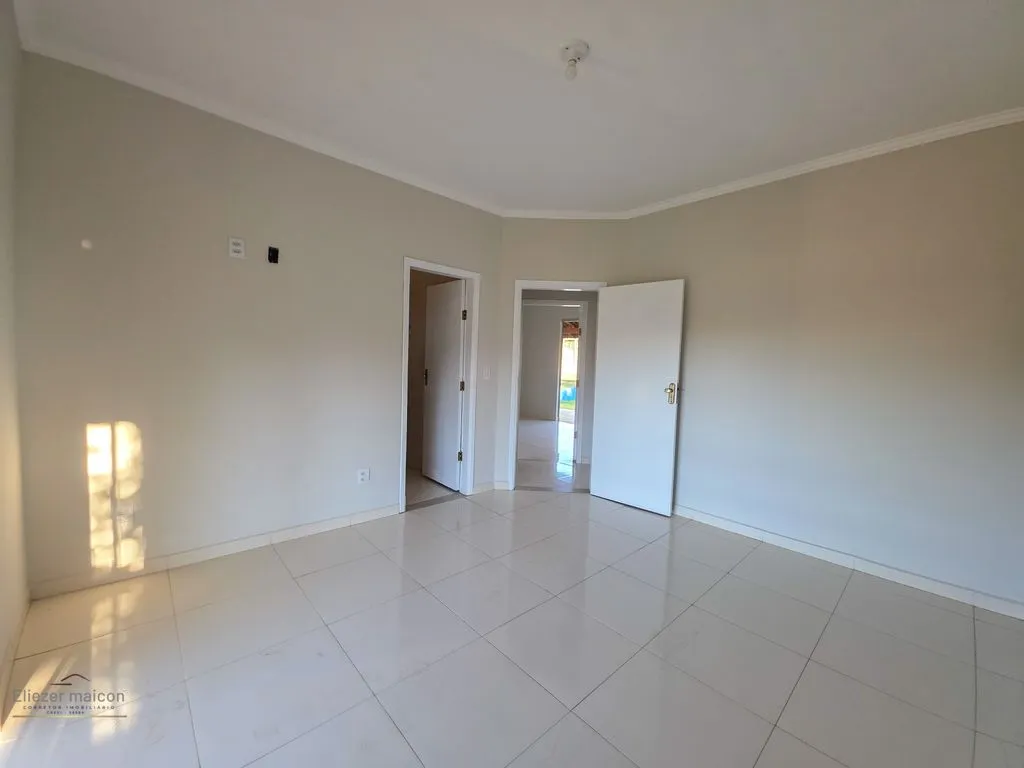 Imagem Casa estilo colonial a venda no condomínio Campo Alegre em Poços de Caldas