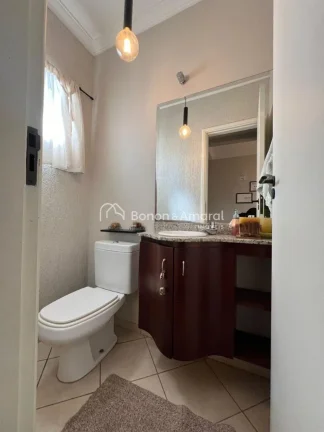 Imagem Excelente sobrado com 3 dormitórios, sendo 1 suíte localizada no piso superior, além de um corred...