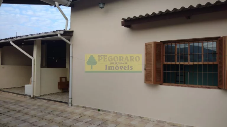 Imagem Imperdível Casa de 4 Quartos na Prainha, Caraguatatuba-SP: 2 Suítes, 2 Salas, 4 Banheiros, 4 Vagas de Garagem!