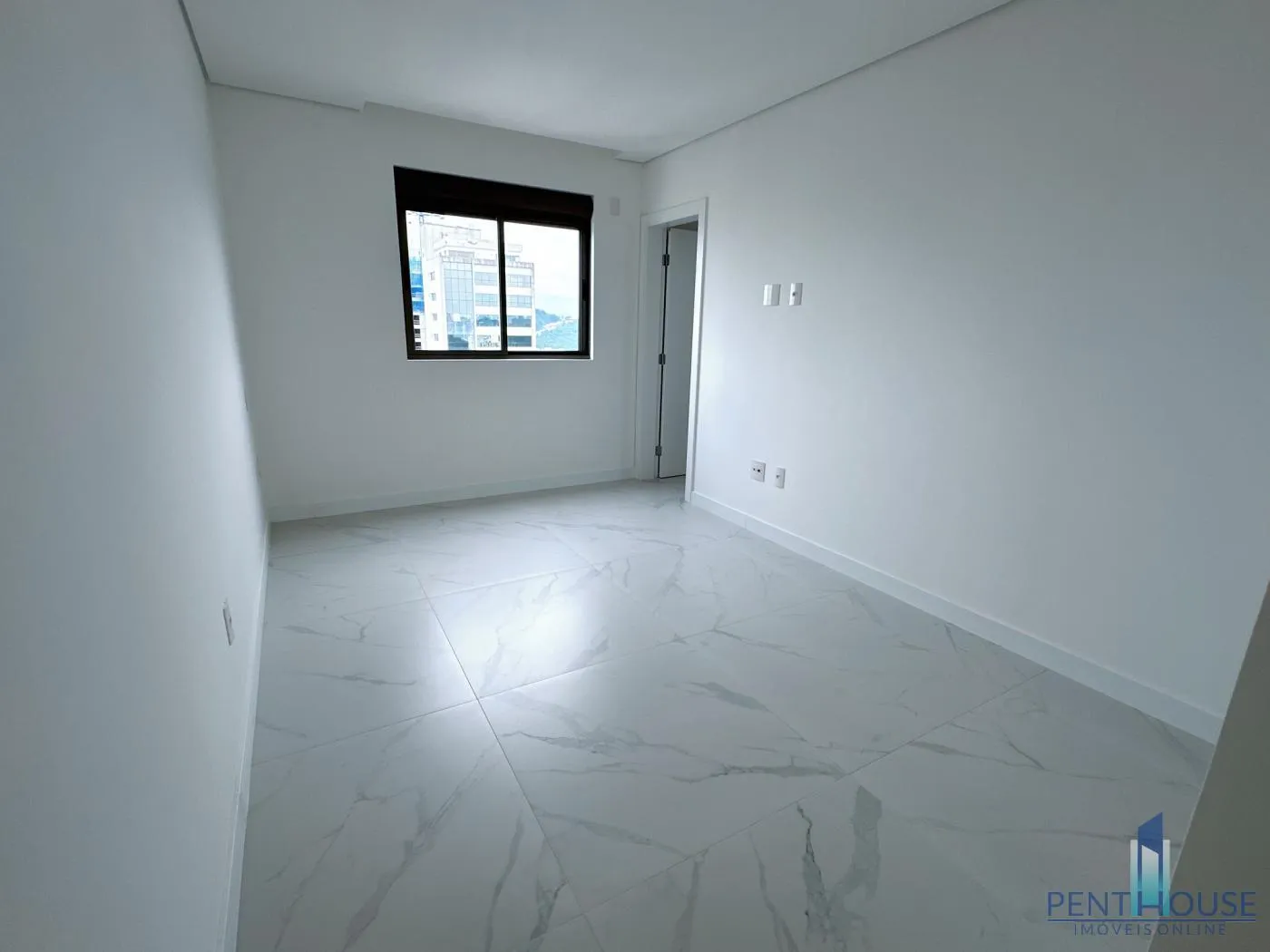 Imagem Cobertura Duplex para Venda em Balneário Camboriú, PIONEIROS, 5 dormitórios, 4 suítes, 6 banheiros, 6 vagas