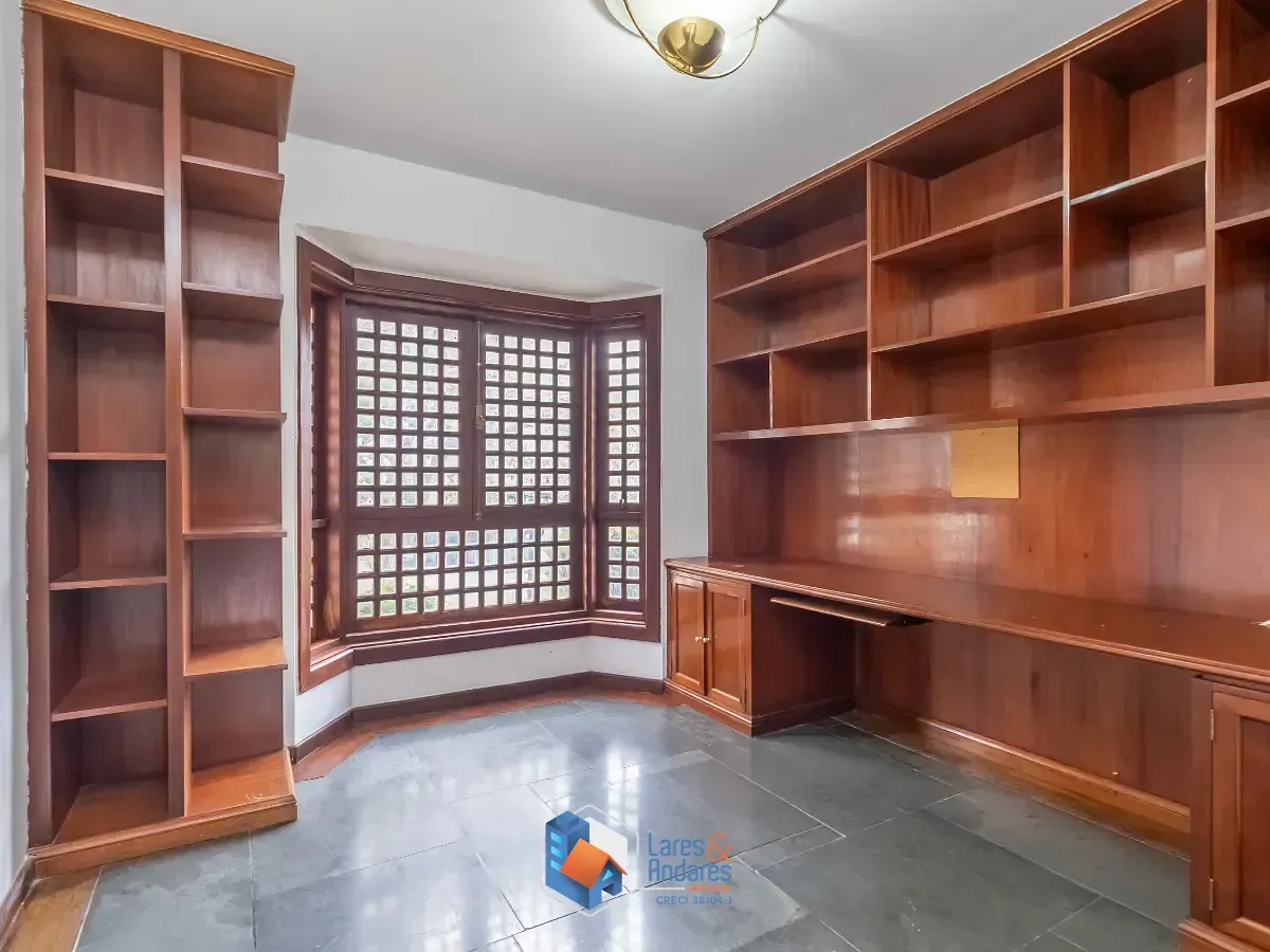 Imagem Casa no condomínio Villa Das Flores para venda com 3 quartos, sendo 3 suítes, 468m²