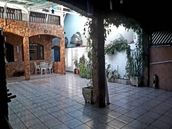 Imagem Sobrado com 4 dormitórios à venda, 216 m² por R$ 750.000,00 - Caiçara - Praia Grande/SP