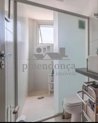 Imagem Apartamento com living para 02 ambientes, piso de tacos, bem distribuído, 03 dormitórios, banheiro...