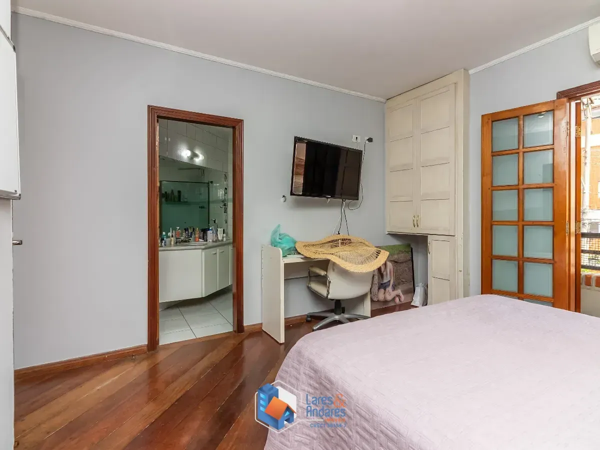 Imagem Sobrado para venda em Saúde com 4 quartos, sendo 4 suítes, 220m²