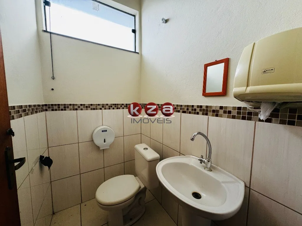 Imagem Salão Comercial à Venda em Valinhos-SP, na Vila Faustina II: 3 Salas, 6 Banheiros, 6 Vagas e 511m² de Área