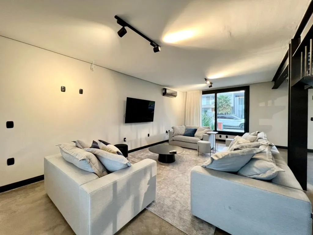 Imagem Casa em Condominio 4 Dormitórios - Bairro --